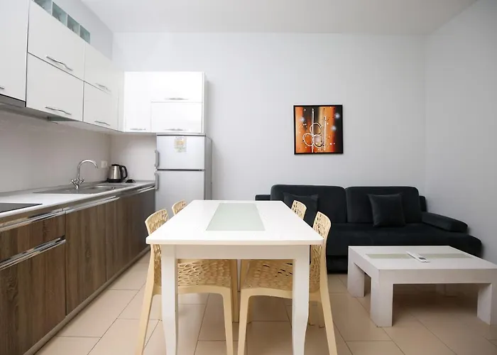 Diamond Hill & Avlonya