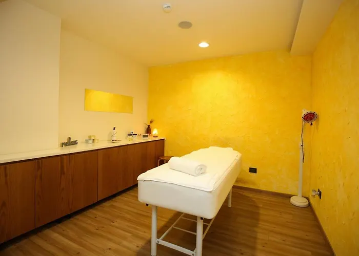 Diamond Hill & Avlonya