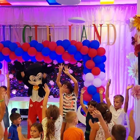 منتجع Diamond Hill & فلورا